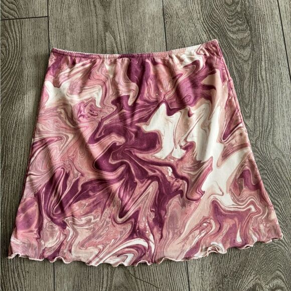 Urban outfitters womans mini skirt used in good condition - Picture 2 of 4